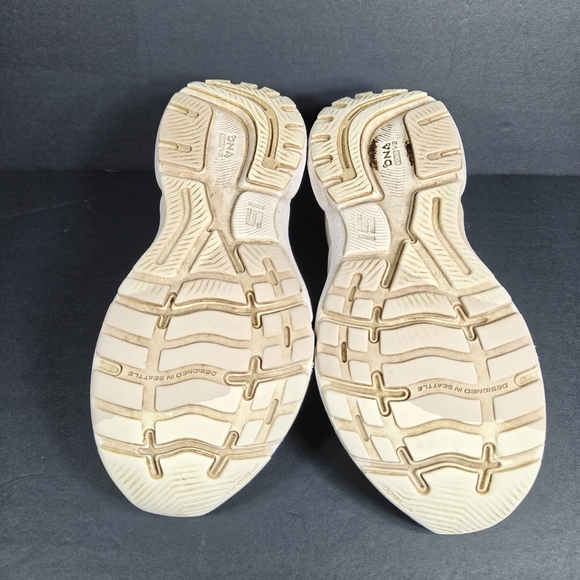Brooks Ghost 15  Snow White Sneakers Women's Running Shoes Size 8.5B Medium - Picture 8 of 9